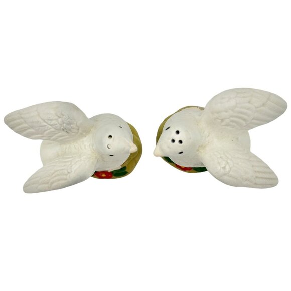 Ceramic White Doves Salt and Pepper Shakers On Floral Base 3 in Tall Vtg Decor - Picture 2 of 7